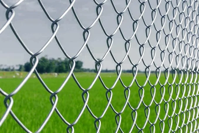 TATA WIRON Chain Link Fencing Net For D Fence Alloy Steel Wire, Thickness 3 MM, 10 Gauge Wire”4x4” Inch Block Size, Rust-Proof, Heavy Duty Fence for Farm, Garden, Home, (7 Feet Height, 50 Feet Length)