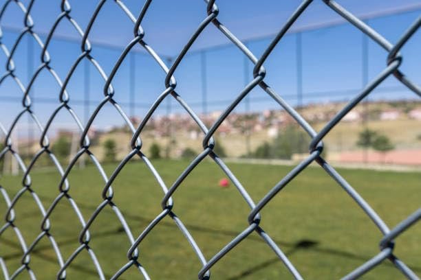 MICON Wires Fencing Chain Link net for Fencing mesh D Fence Wire Height 6 FEET Bundle Length: 50 FEET Diameter: 3.25 MM Size 4x4 inches Ideal for Fencing(10 Gauge Wire) - Back View